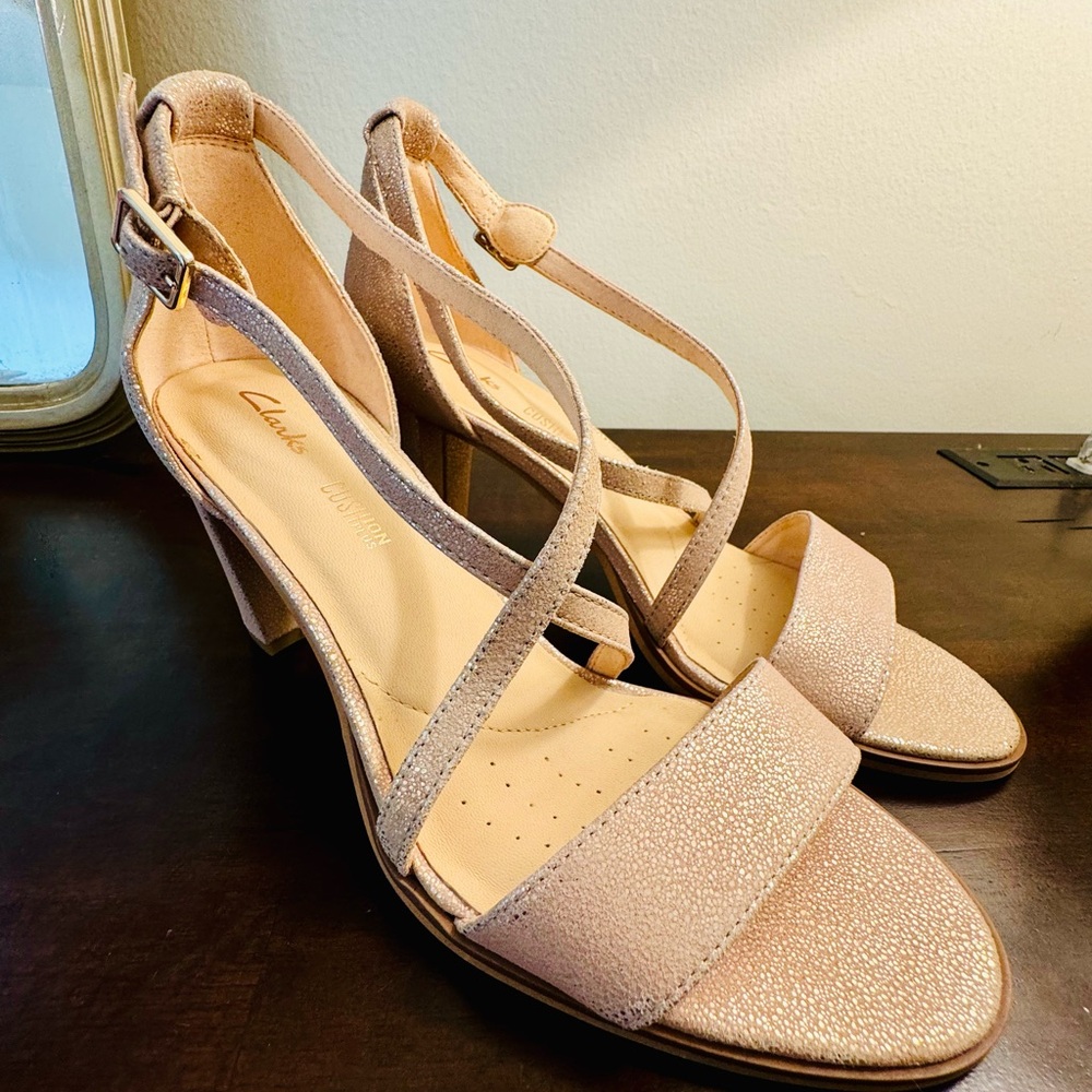 Clark’s NWOT gold heels